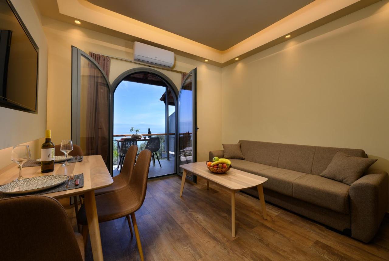 Seven Keys Luxury Suites Achílleion Exterior foto